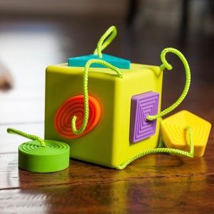 Fat Brain OombeeCube